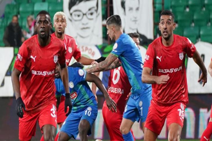 كوكا يشارك في هزيمة بينديك أمام ريزا سبور بخماسية في الدوري التركي